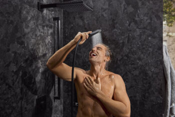 Hansgrohe Pulsify E Baton Handshower 100 1-Jet, 1.75 GPM in Matte Black - Image 2