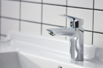 Hansgrohe Logis Single-Hole Faucet 100 with Pop-Up Drain, 1.2 GPM in Chrome - Image 2