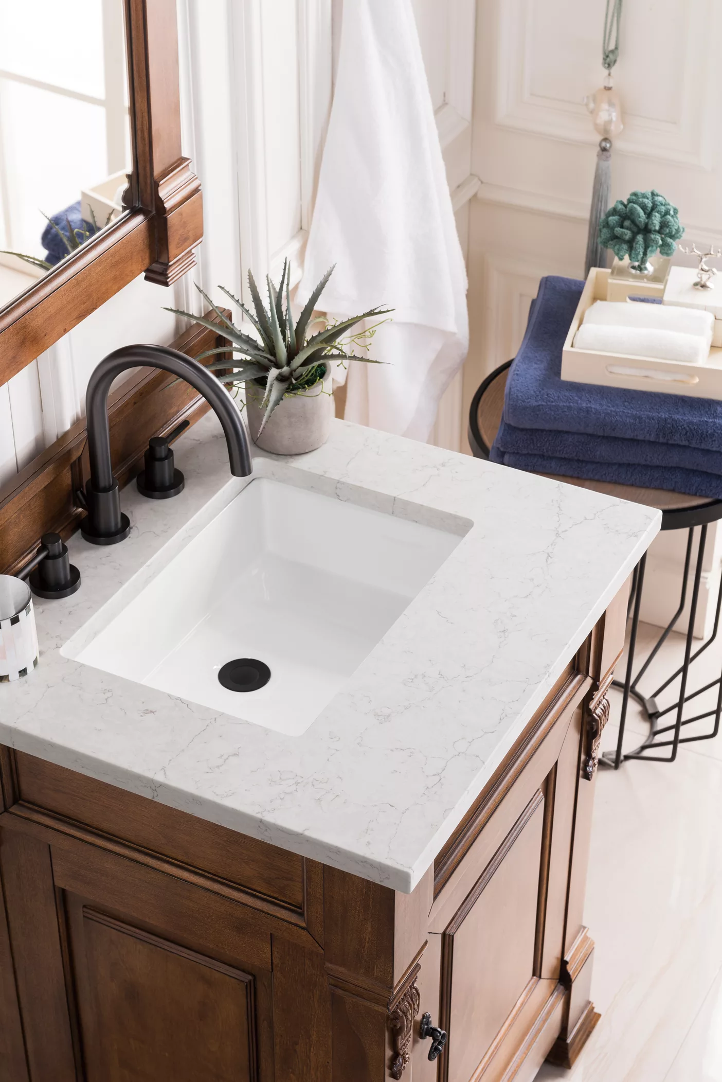 Brookfield 26" Single Vanity, Country Oak w/ 3 CM Eternal Jasmine Pearl Quartz Top - Image 2