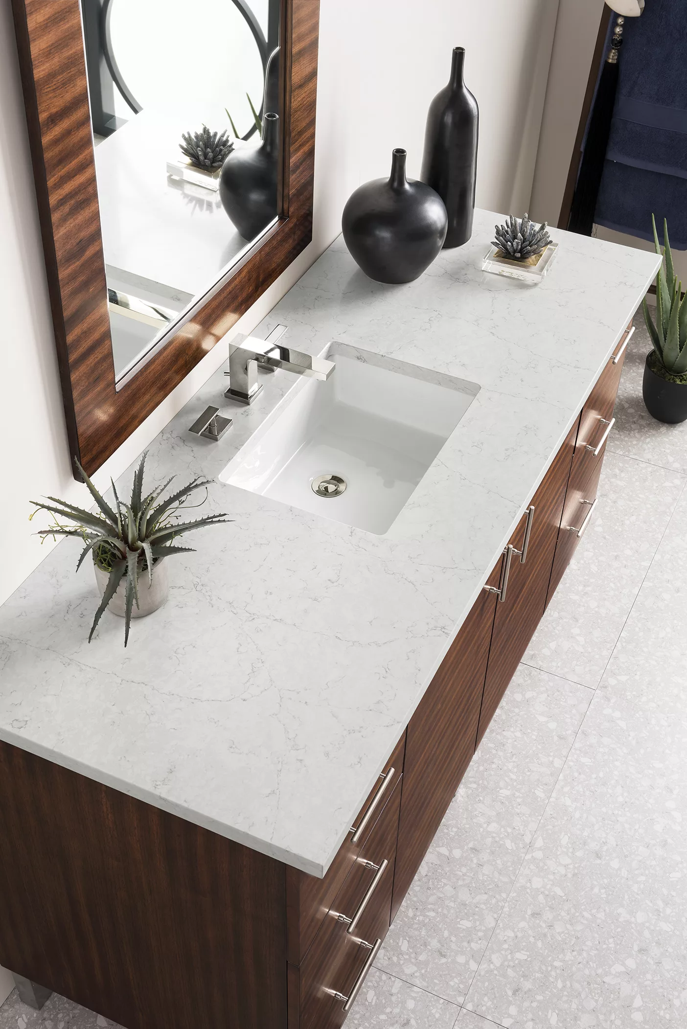 Metropolitan 60" Single Vanity, American Walnut w/ 3 CM Eternal Jasmine Pearl Quartz Top - Image 3