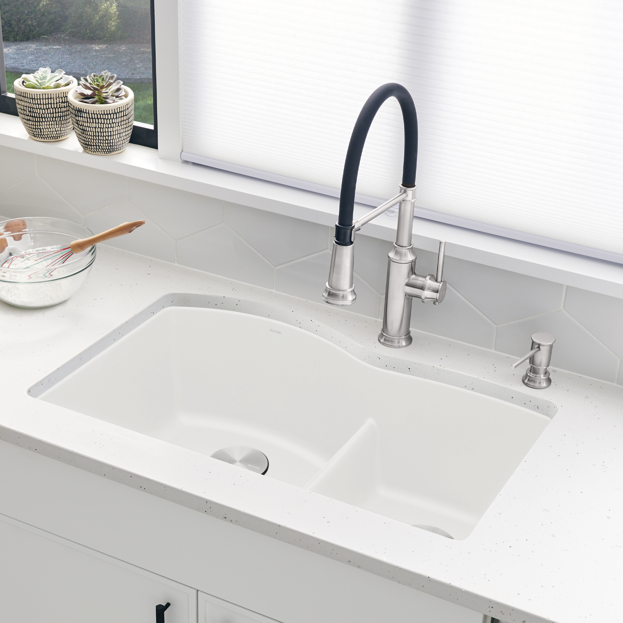 Blanco Diamond SILGRANIT 32" 60/40 Double Bowl Undermount Kitchen Sink with Low Divide - White - Image 3