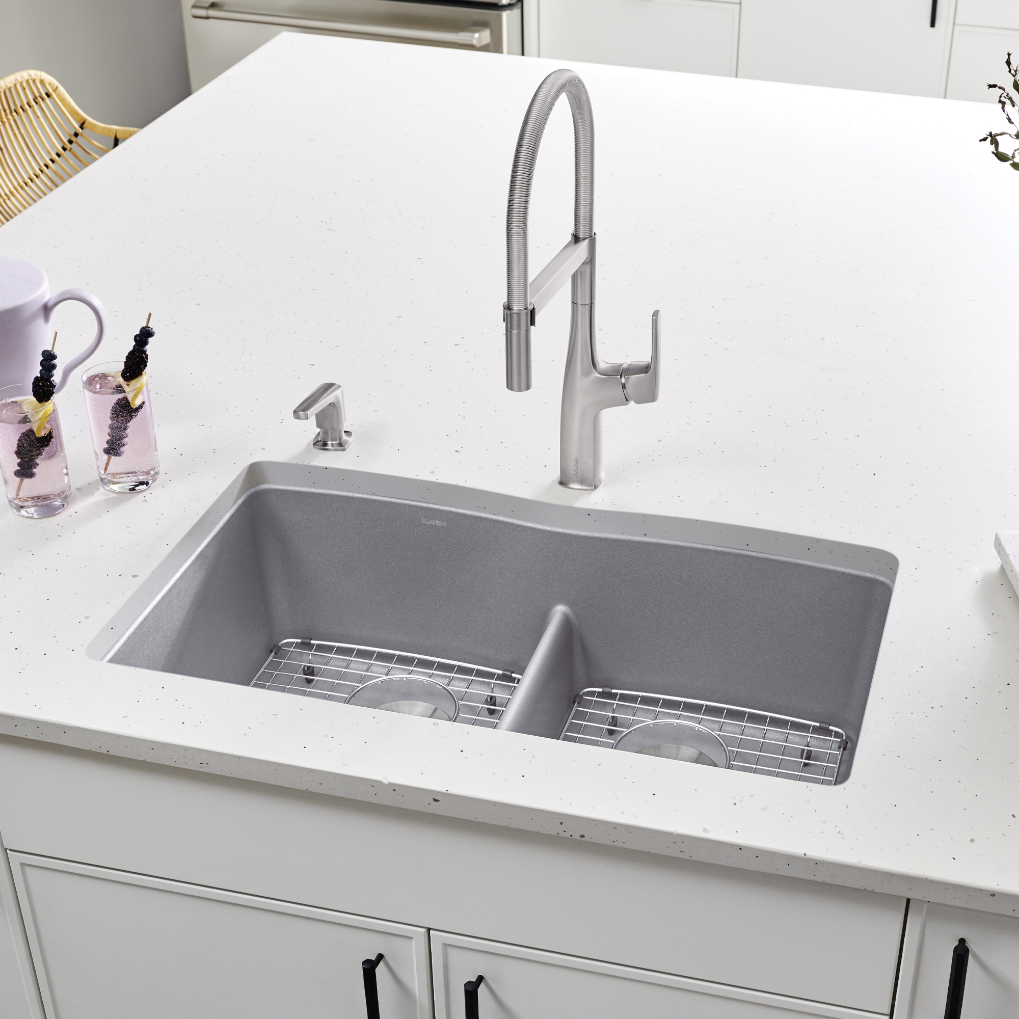 Blanco Diamond SILGRANIT 32" 50/50 Double Bowl Undermount Kitchen Sink with Low Divide - Metallic Gray - Image 2