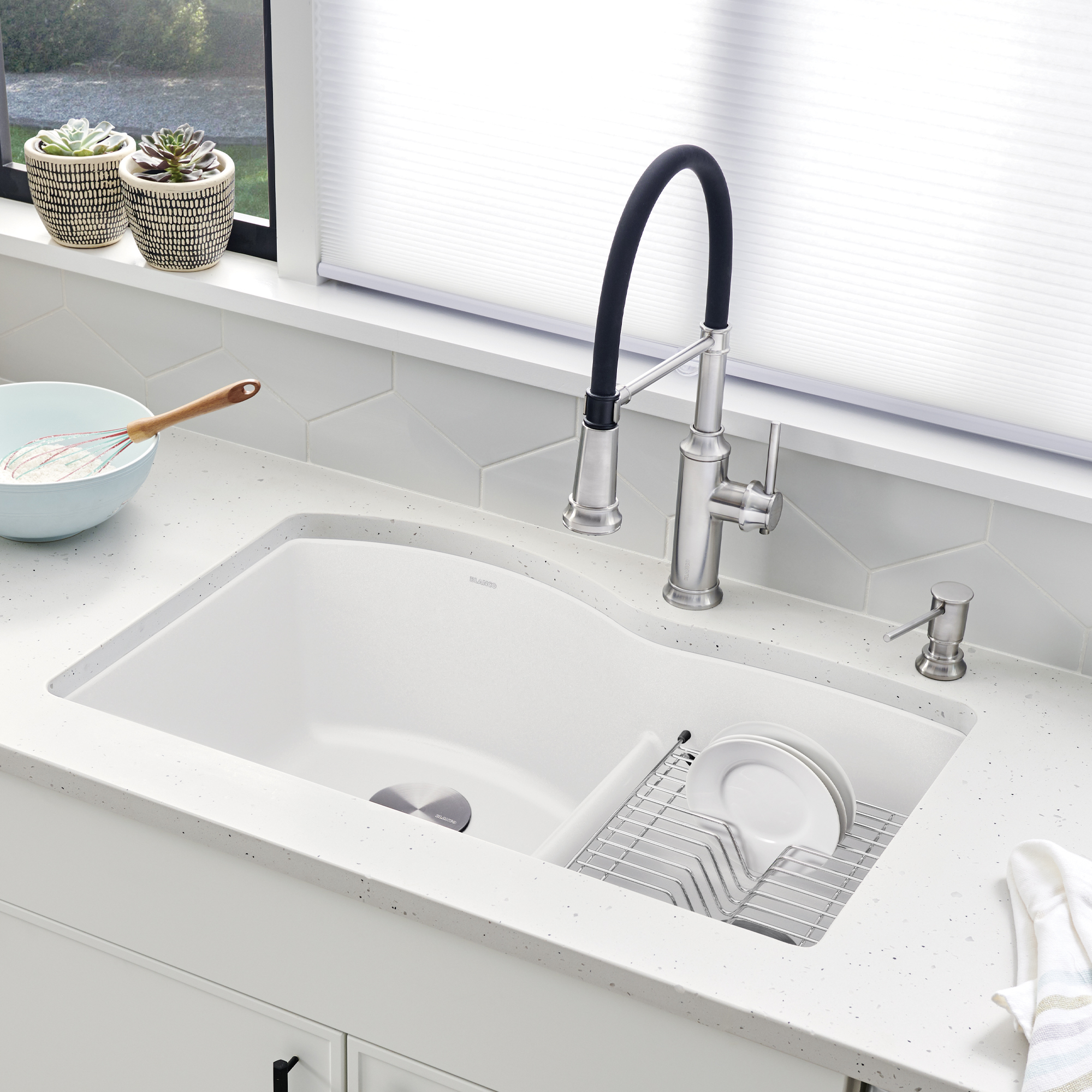 Blanco Diamond SILGRANIT 32" 60/40 Double Bowl Undermount Kitchen Sink with Low Divide - White - Image 2